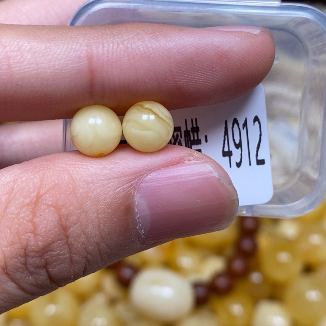 蜜蜡未镶嵌珠宝奇石4912