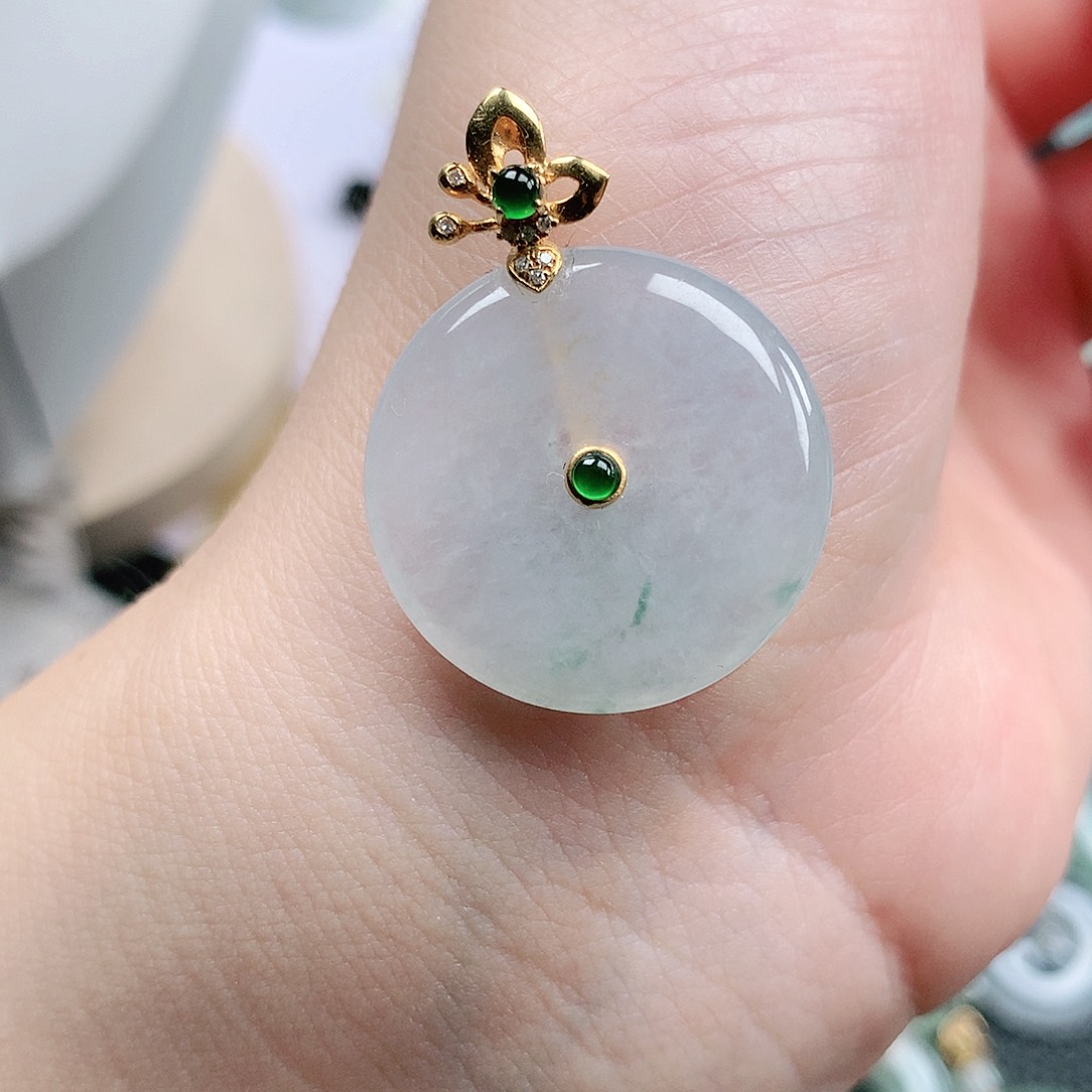 翡翠18K金镶嵌颈饰平安