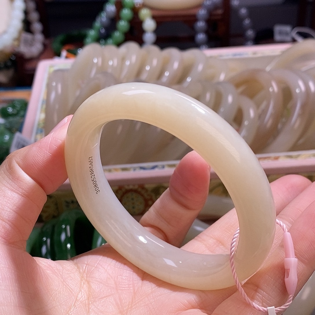 和田玉孤品福利老熟料浓藕粉手镯57.2未镶嵌