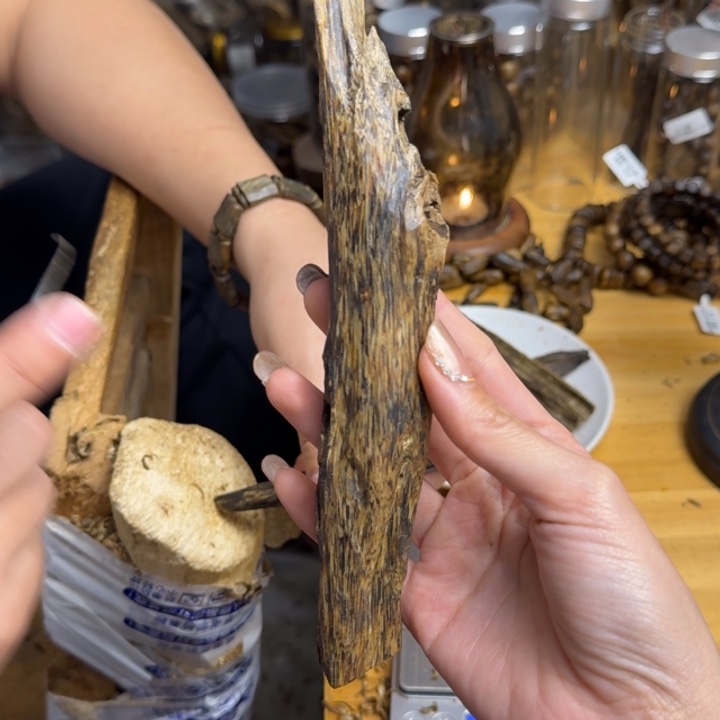 沉香手把件白棋品种块料35克