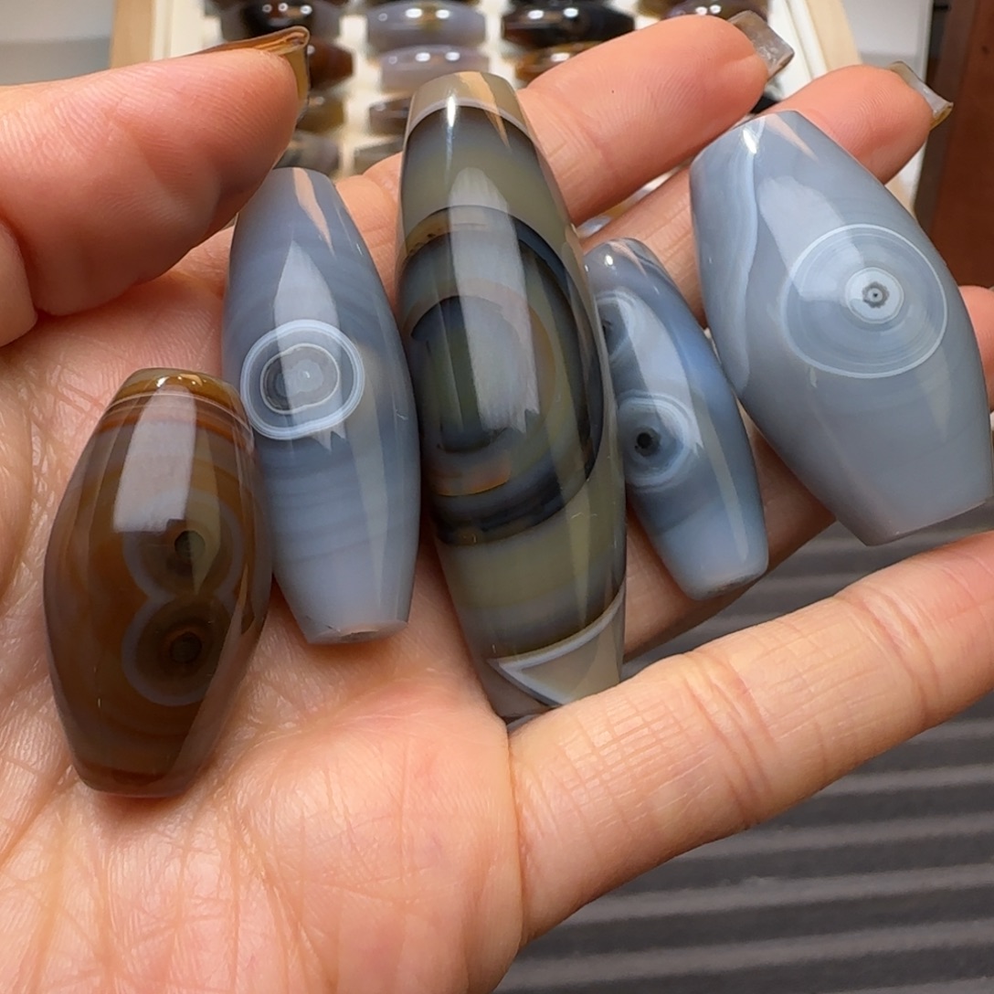 沐***风玛瑙/玉髓未镶嵌颈饰