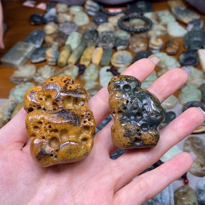 岫岩河磨玉（透闪石质玉）颈饰未镶嵌-**-