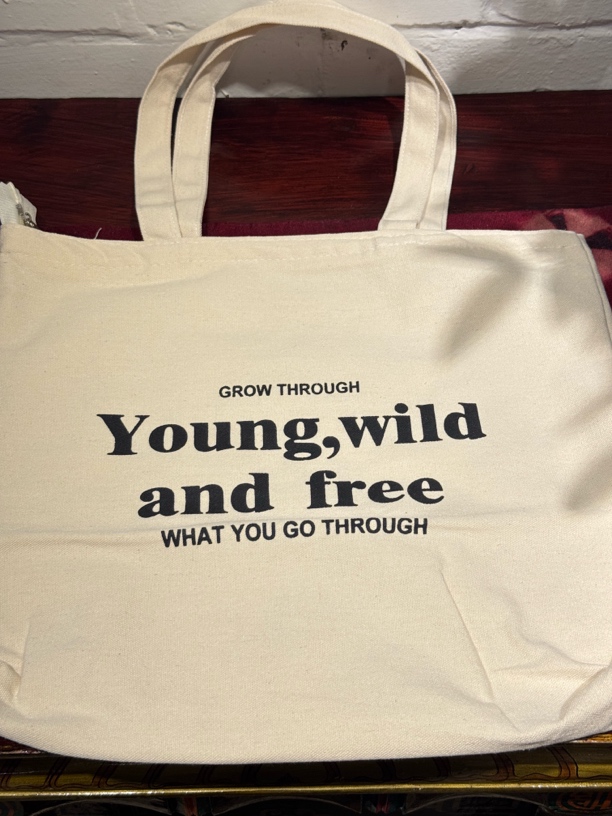 伊兰朵年轻狂野自由帆布包