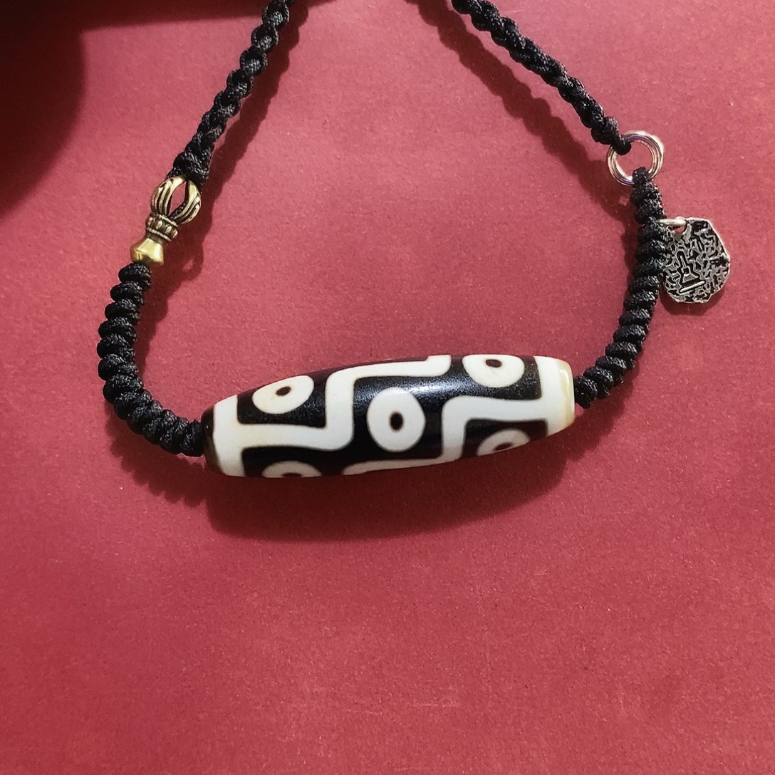 王***玛瑙/玉髓未镶嵌颈饰行运九眼