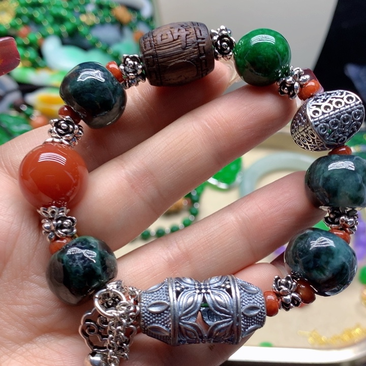 翡翠颈饰未镶嵌吊坠