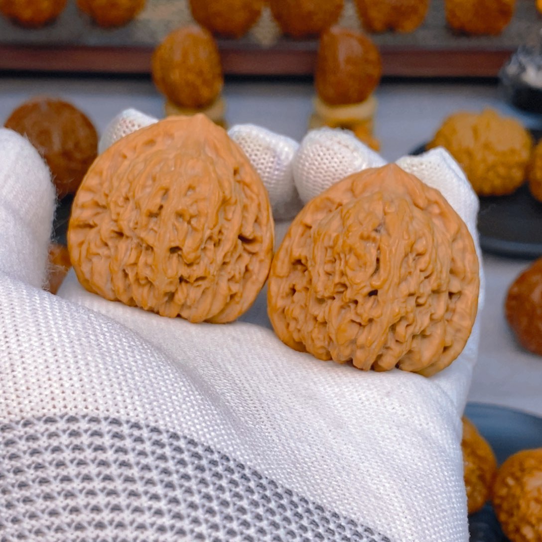 文玩核桃吊坠C****N南疆石 三角