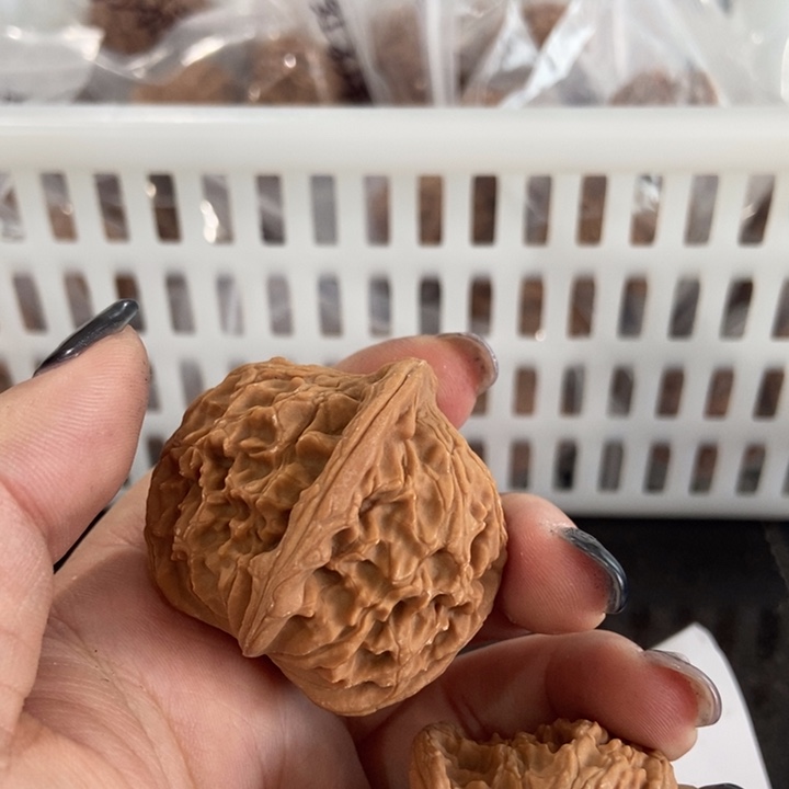 吊坠文玩核桃红狮子尖瑕疵