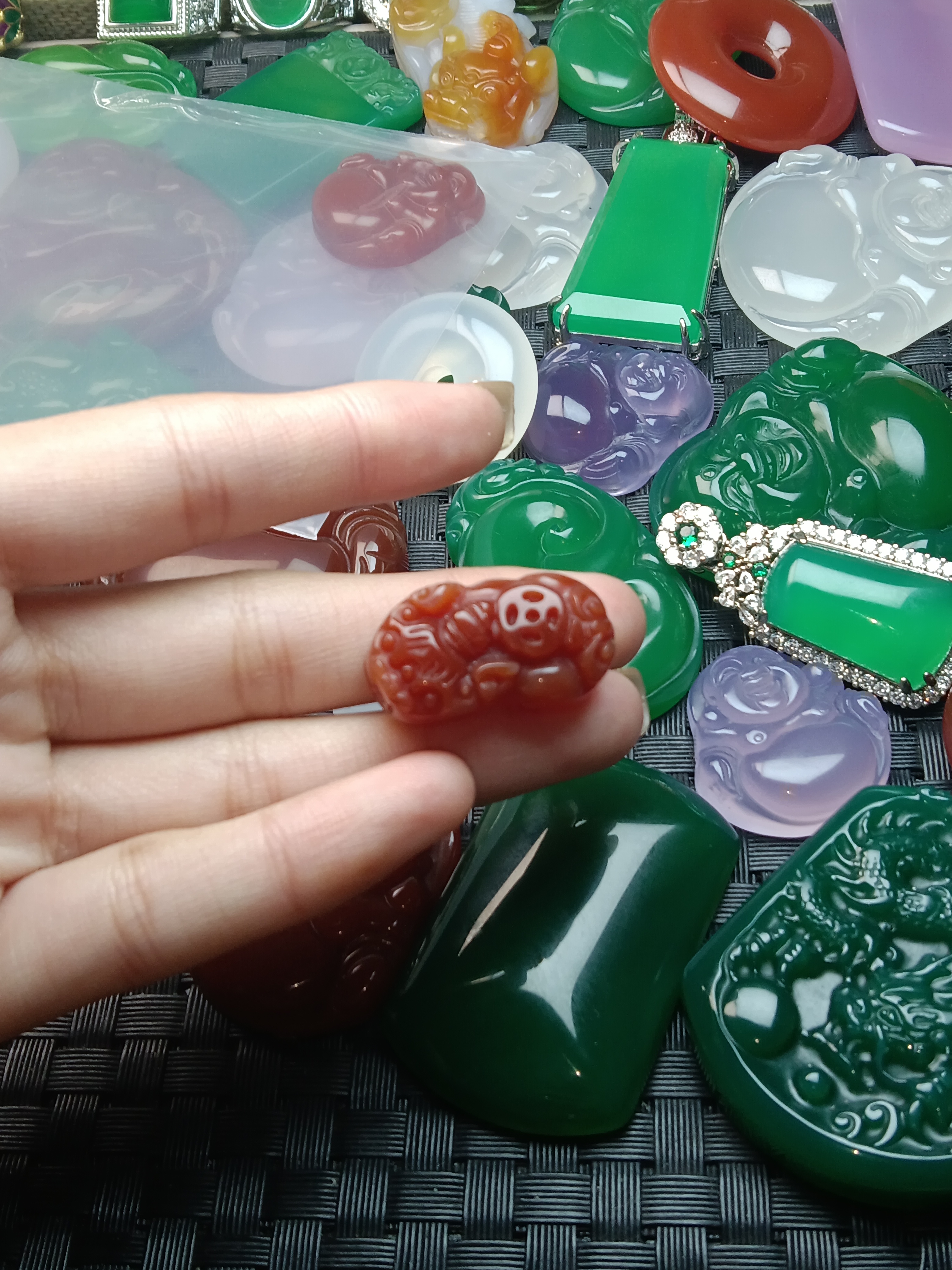 玛瑙玉髓红色貔貅