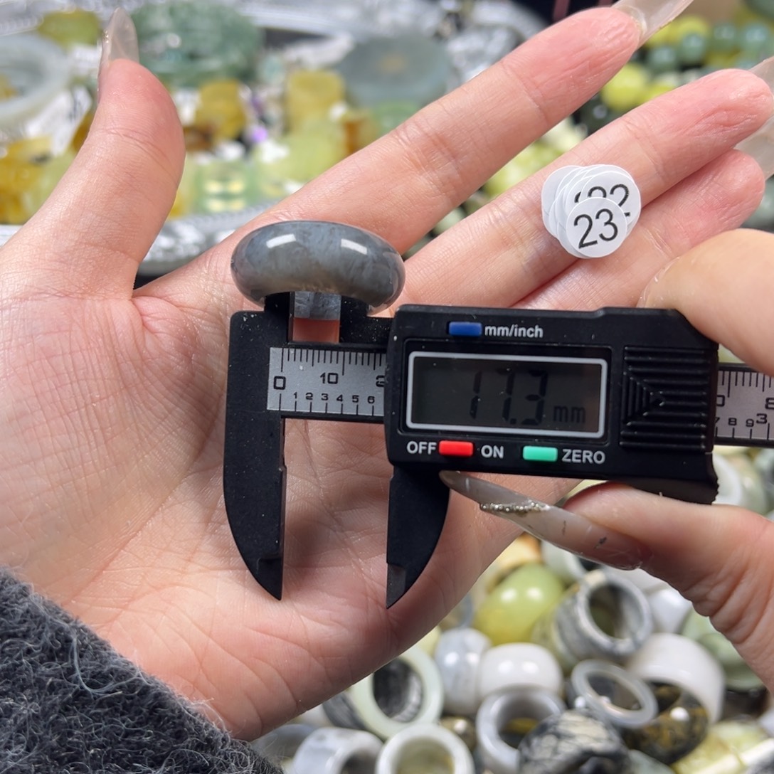 蛇纹石玉未镶嵌戒指
