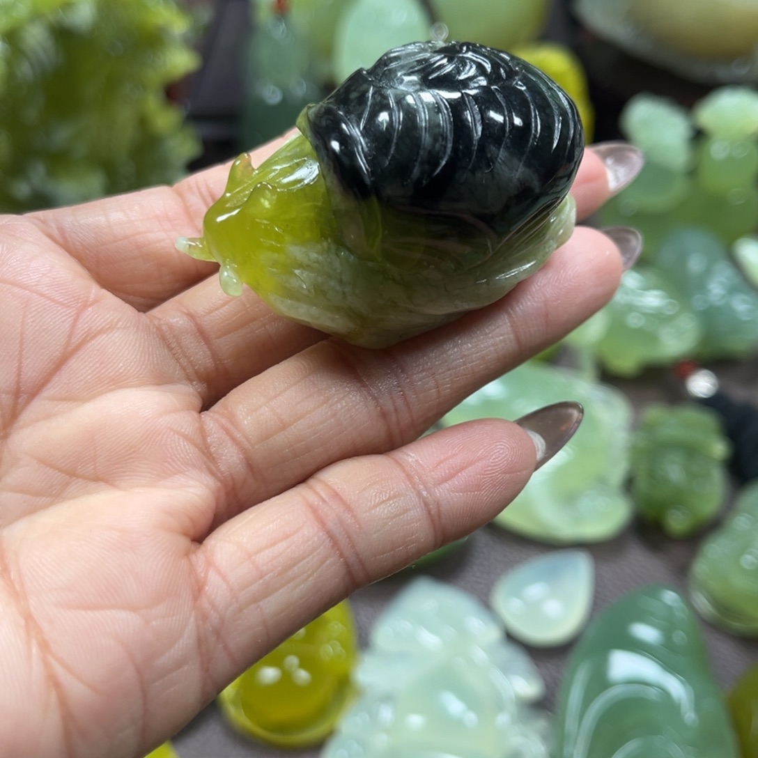 蛇纹石玉未镶嵌颈饰