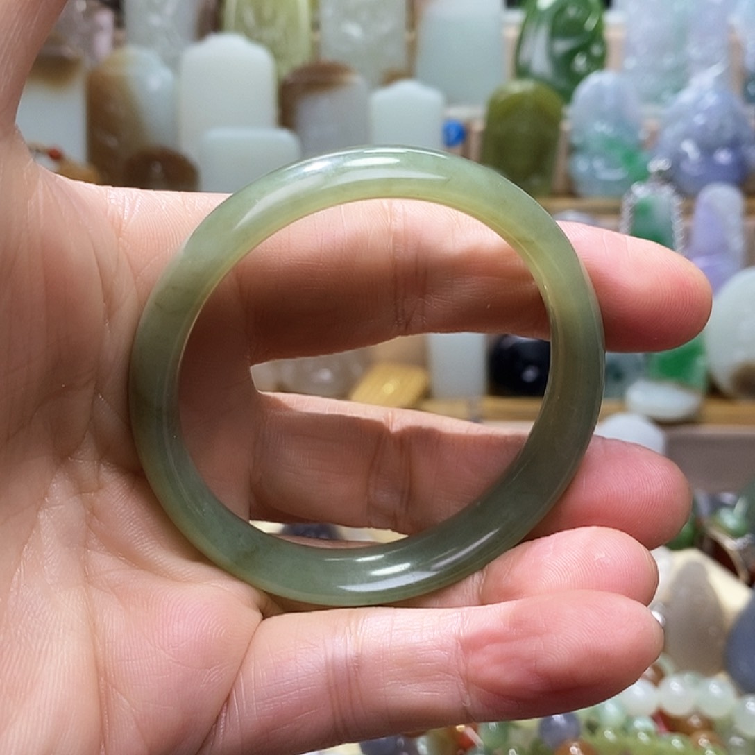 岫玉手镯未镶嵌岫玉