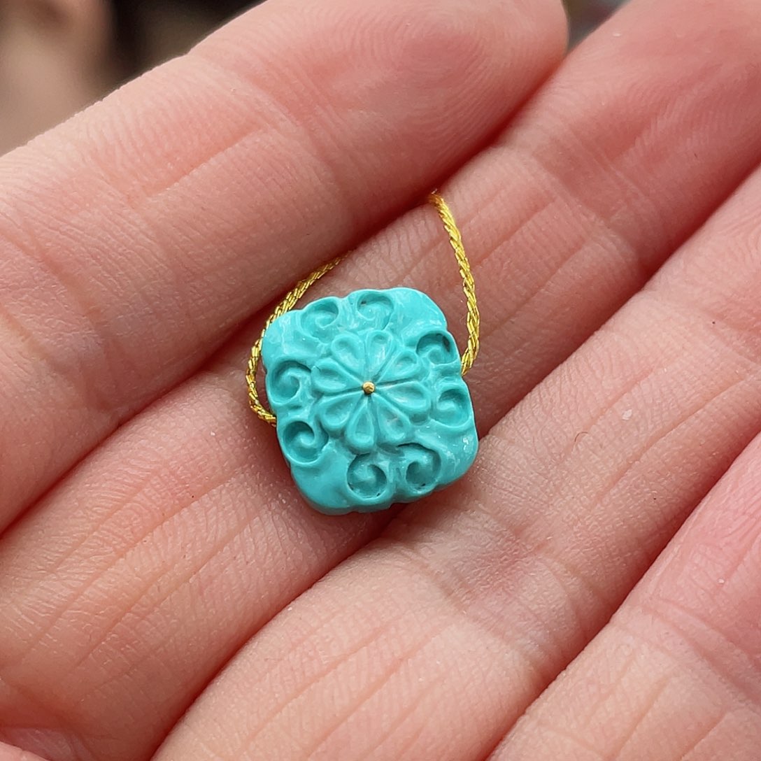 绿松石颈饰未镶嵌