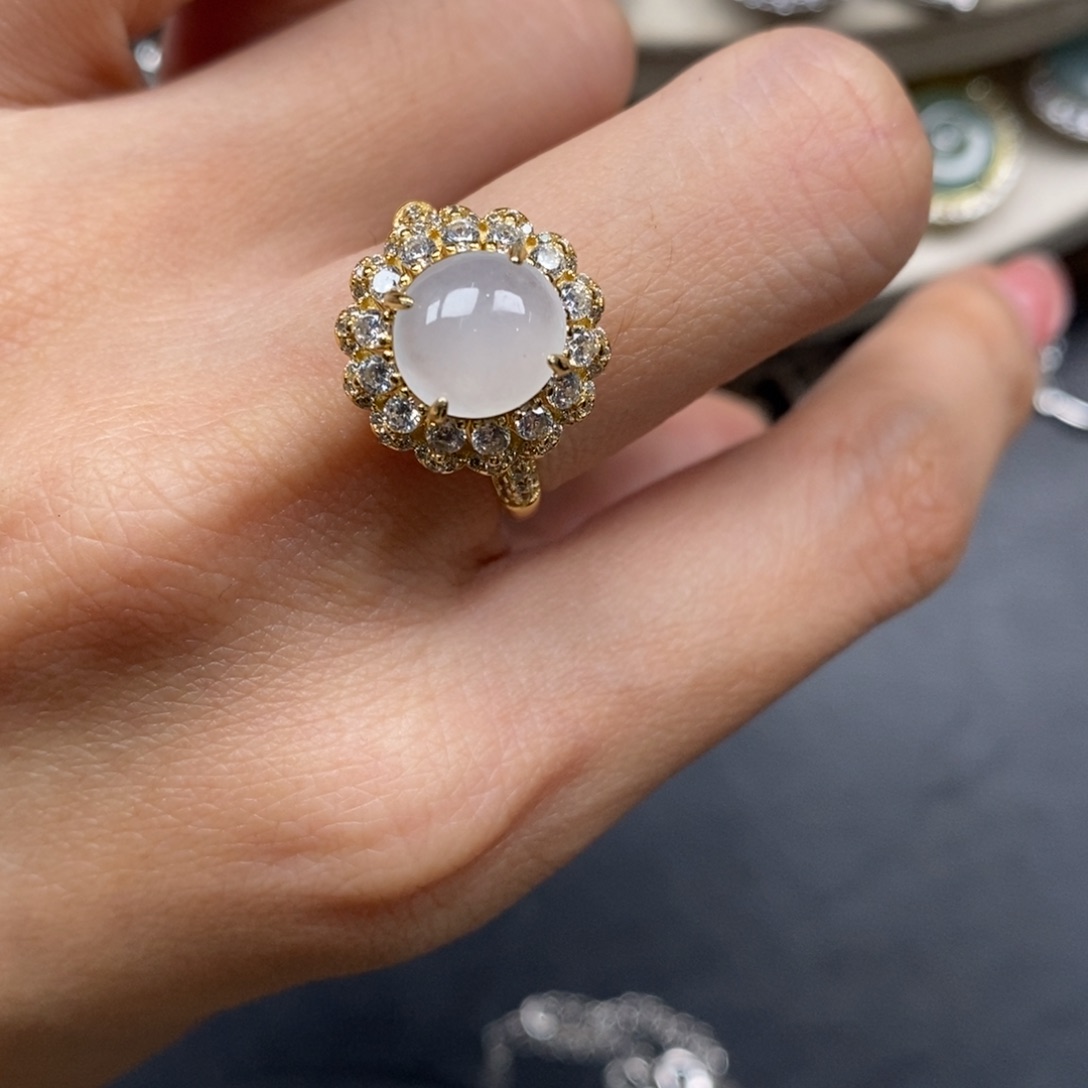 翡翠颈饰未镶嵌翡翠