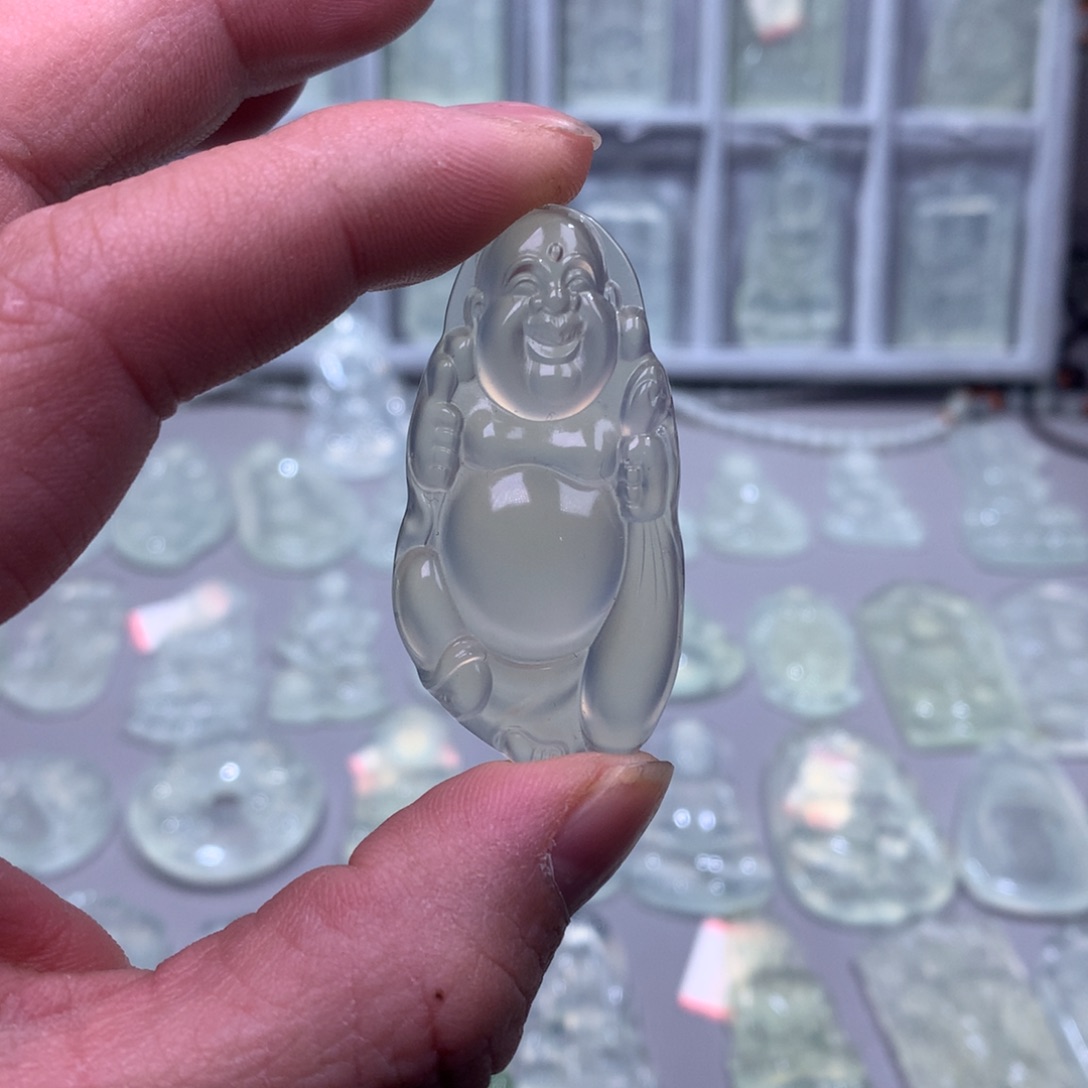 蛇纹石玉颈饰未镶嵌