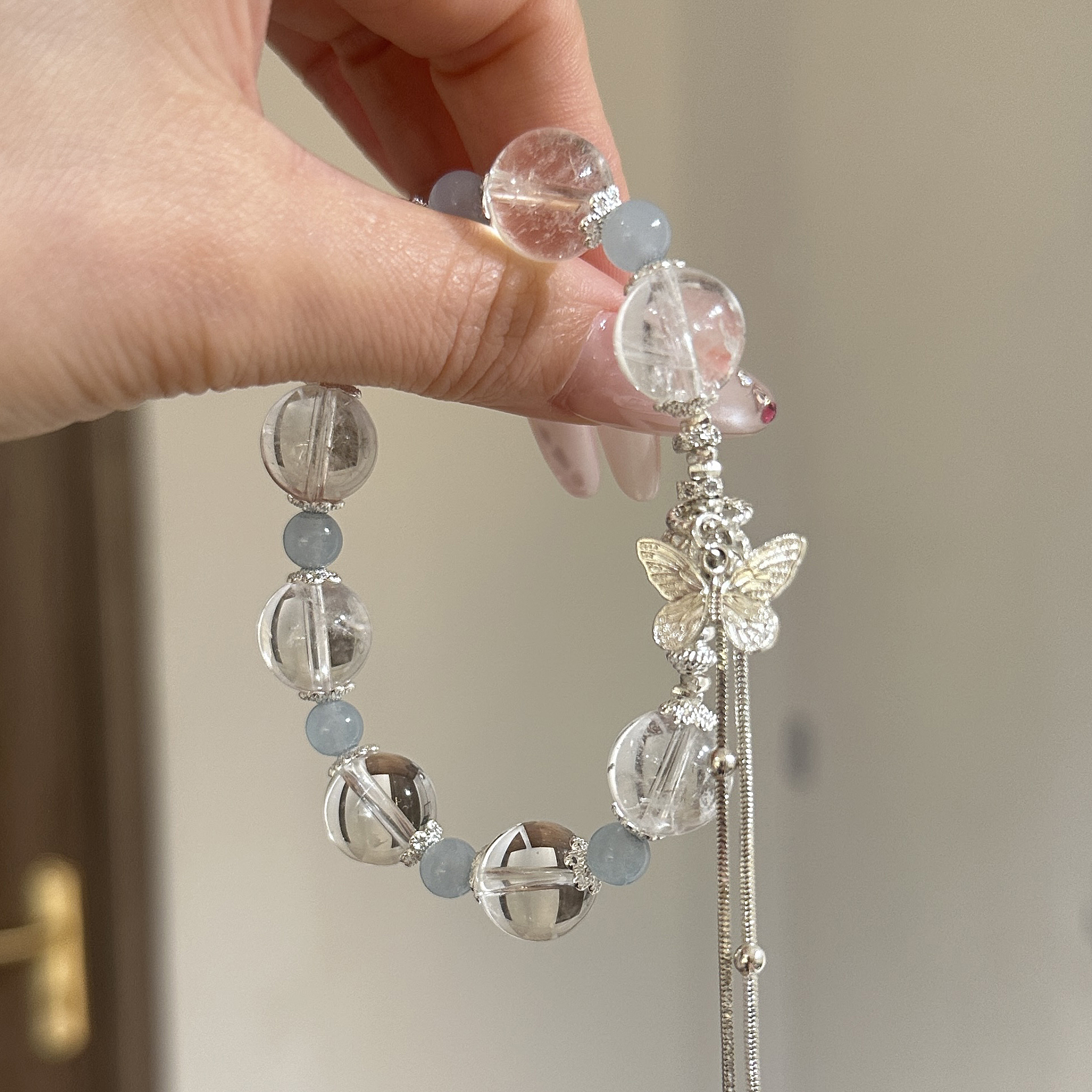 tx1175-[海鸟和鱼]白阿塞碎冰冰海蓝宝蝴蝶流苏手串