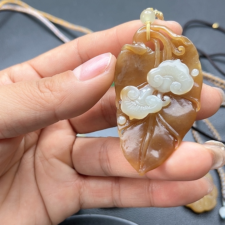 【闪购商品】颈饰未镶嵌和田玉一***?