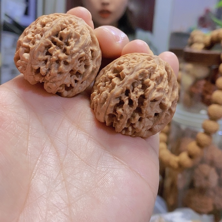 【闪购商品】文玩核桃把件36龙须谷