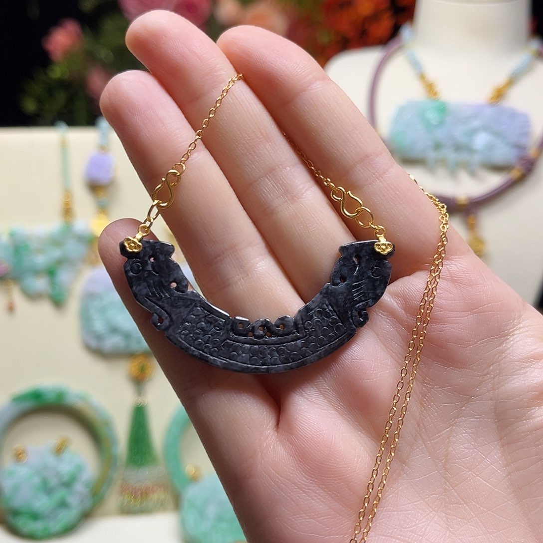 翡翠颈饰银S925镶嵌乌鸡弯弯