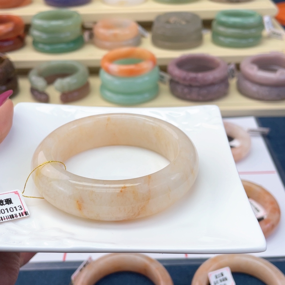 石英质玉未镶嵌手镯