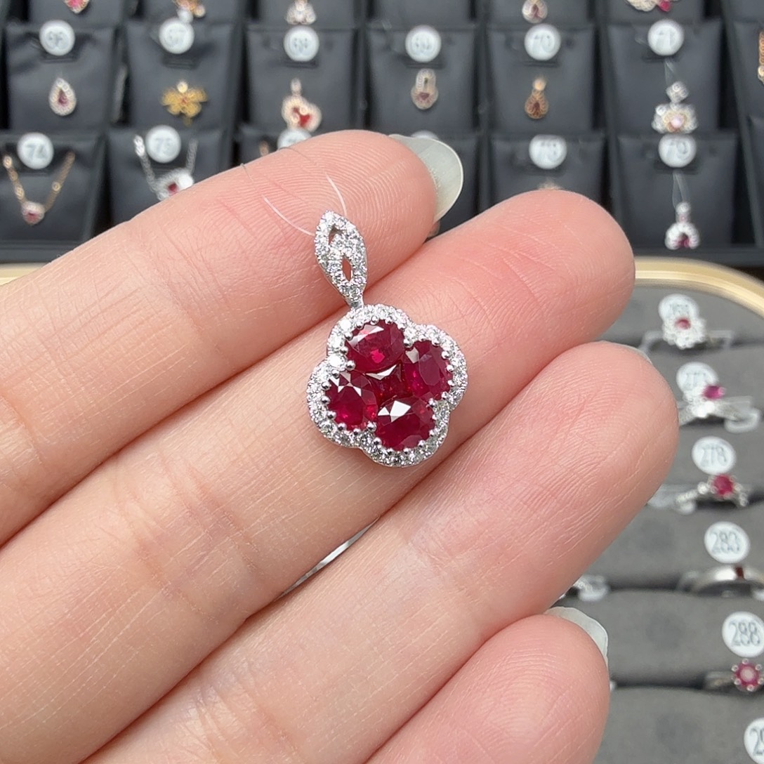 红宝石吊坠(不含链)18K金镶嵌缅甸鸽血红1.53克拉