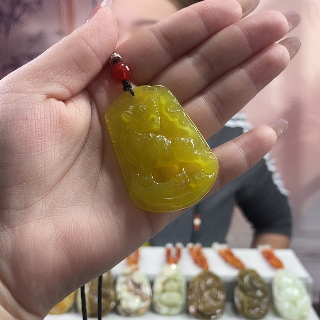 蛇纹石玉未镶嵌吊坠(赠链)