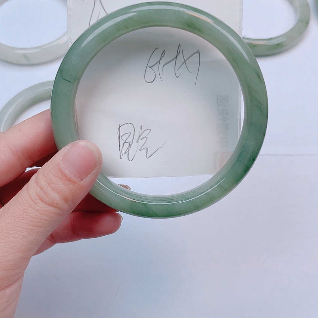 星***空石英岩玉未镶嵌手镯