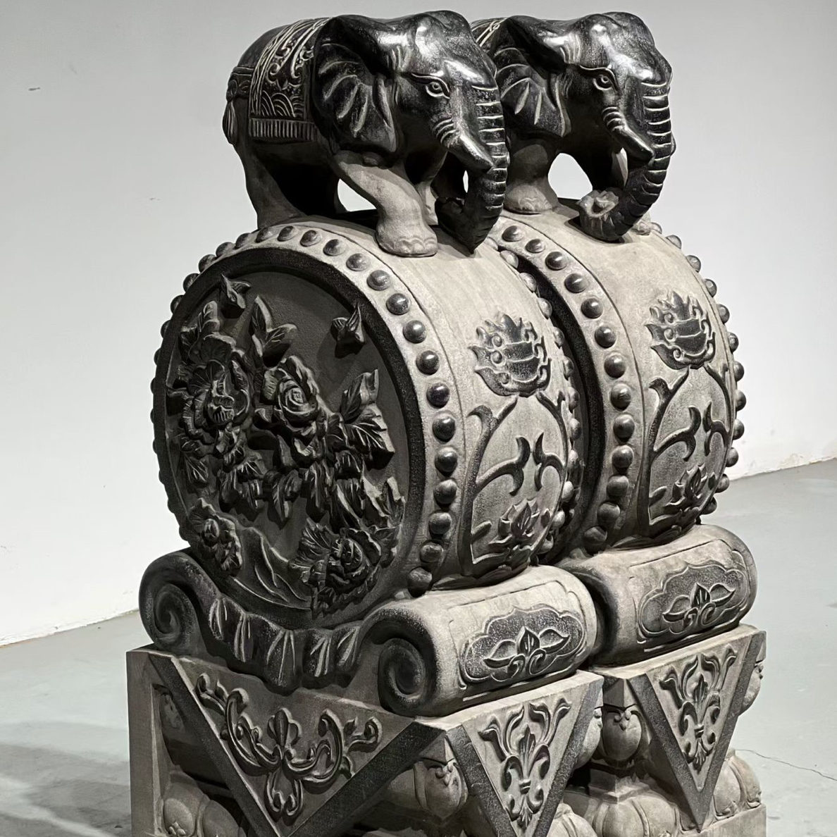 天然黑青石整石高1 米2 抱鼓石大象 适合摆放庭院 店铺 公司门口