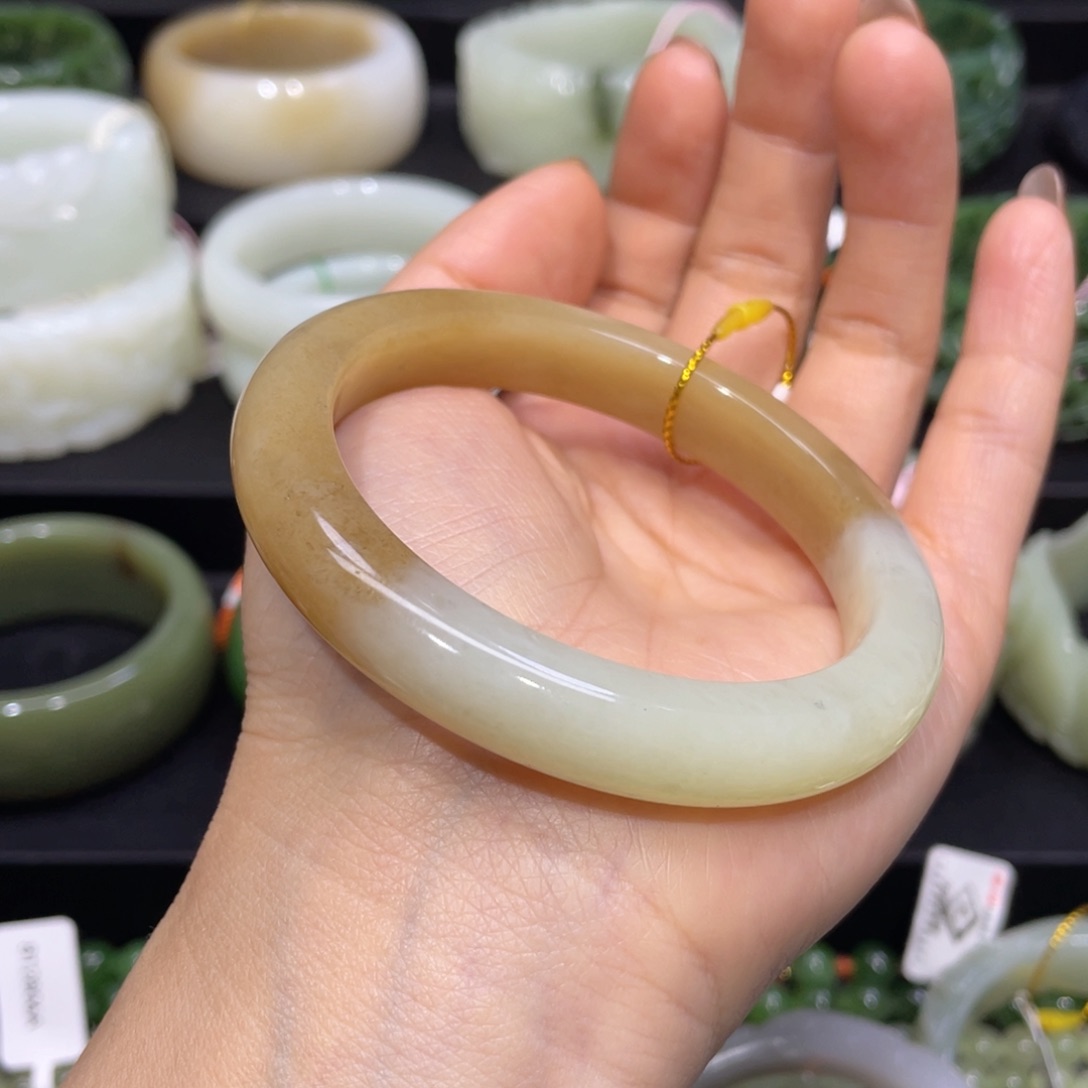 和田玉手镯58圈口 编号55未镶嵌