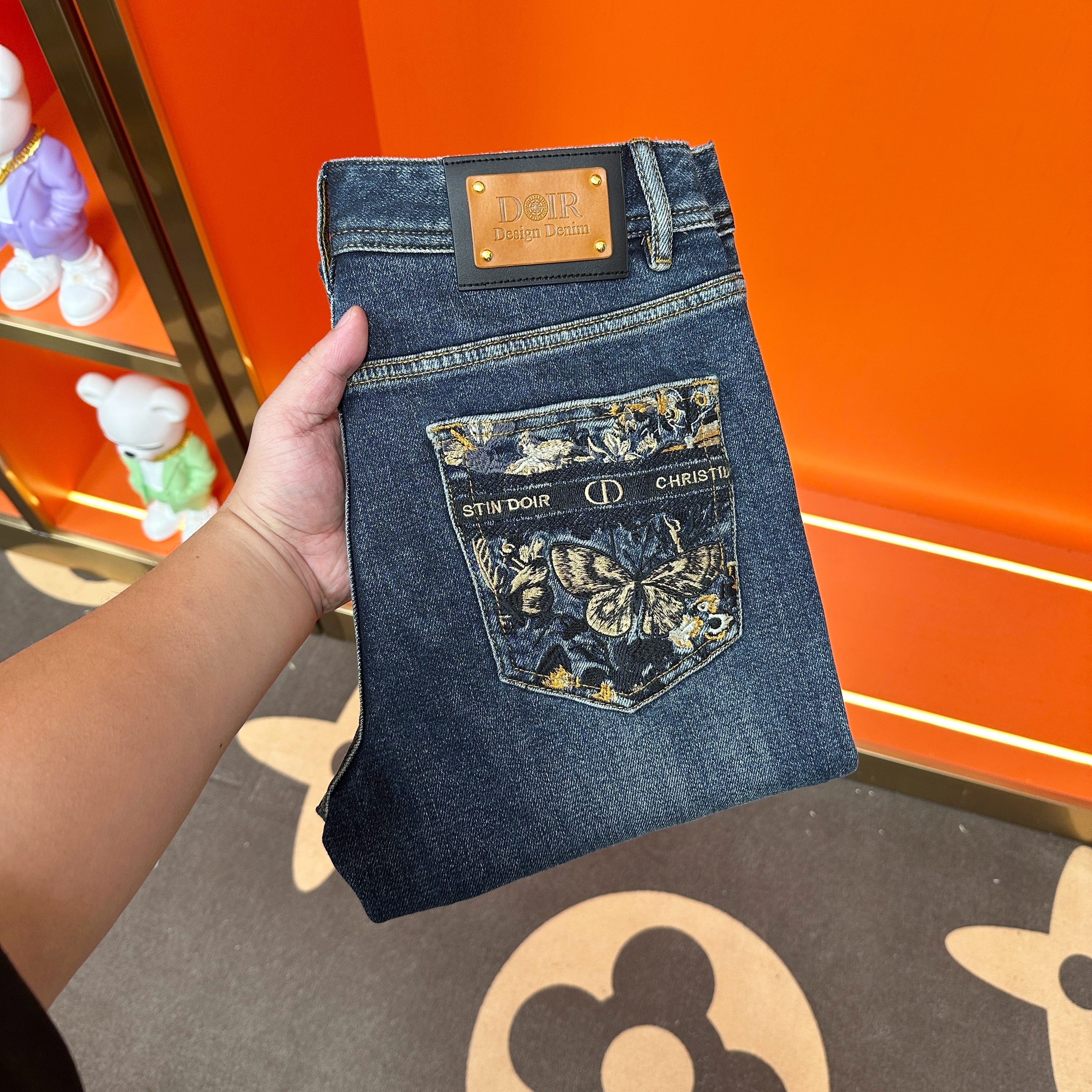 【轻奢欧品】男士百搭牛仔裤秋冬款时尚水洗修身小直筒潮流刺绣裤子