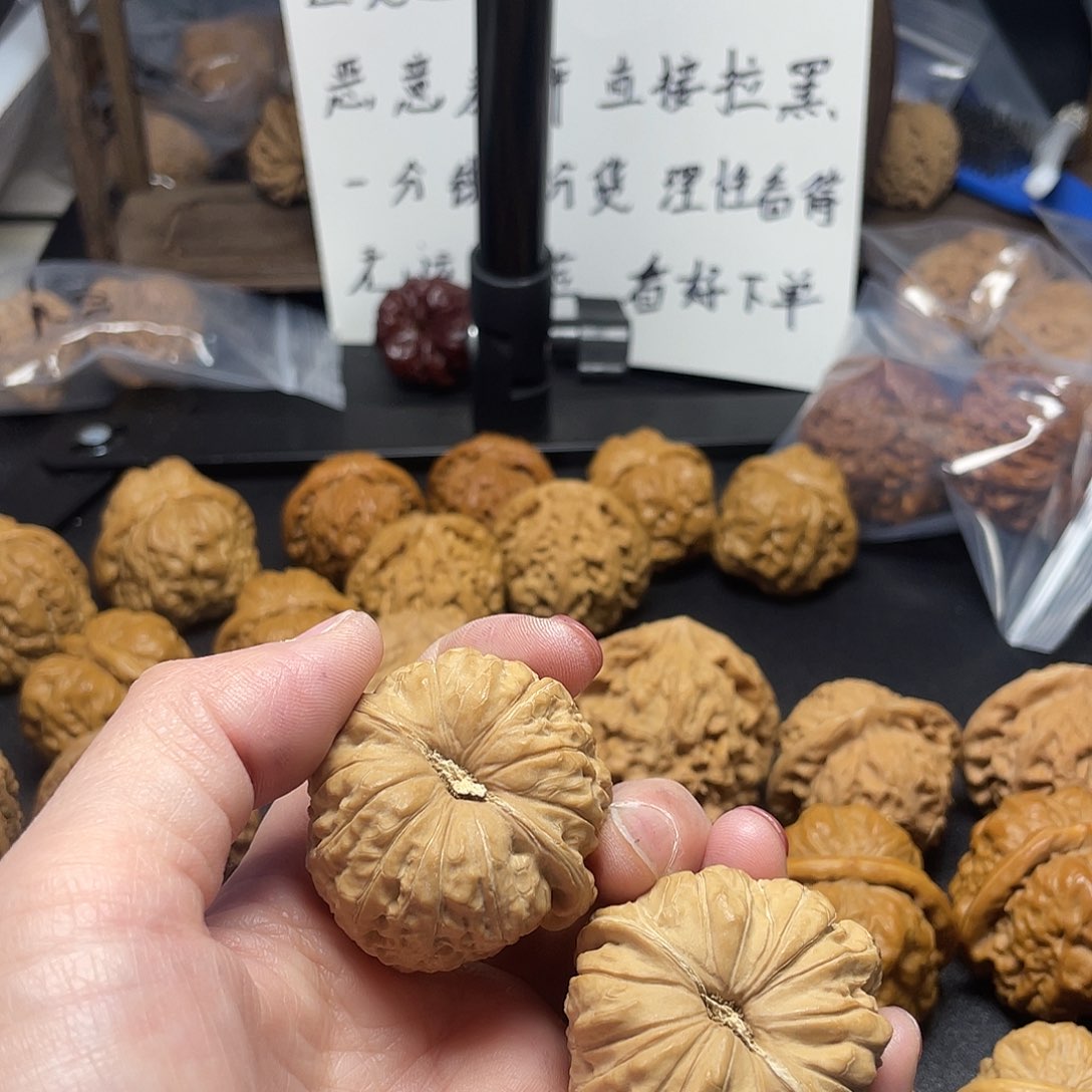 文玩核桃吊坠快**哥南瓜