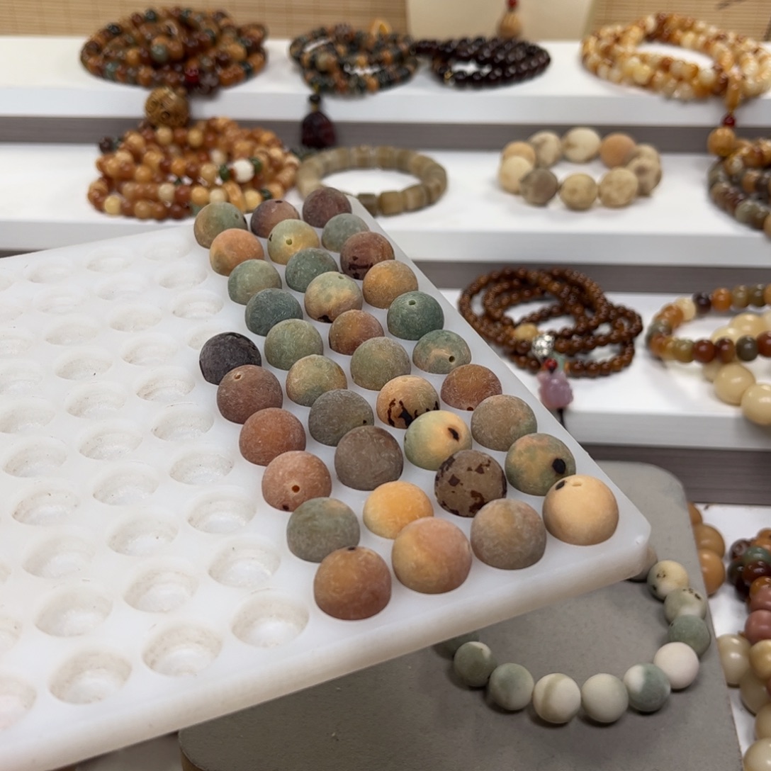 白玉菩提吊坠浓郁花皮原籽36颗