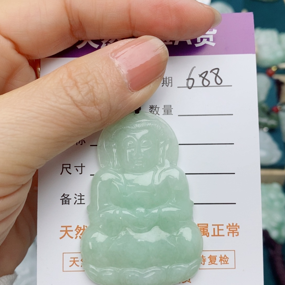 翡翠未镶嵌颈饰观音