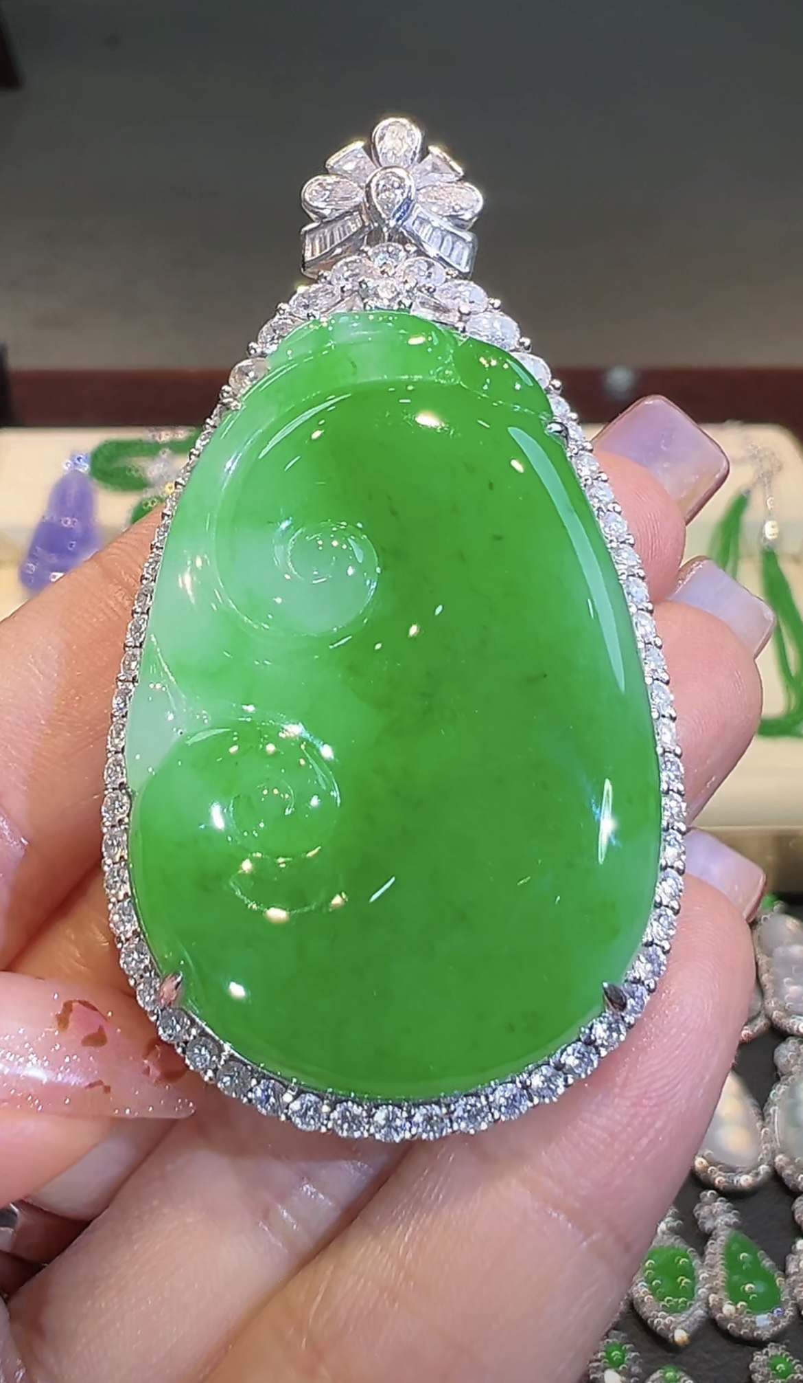 高冰阳绿如意吊坠