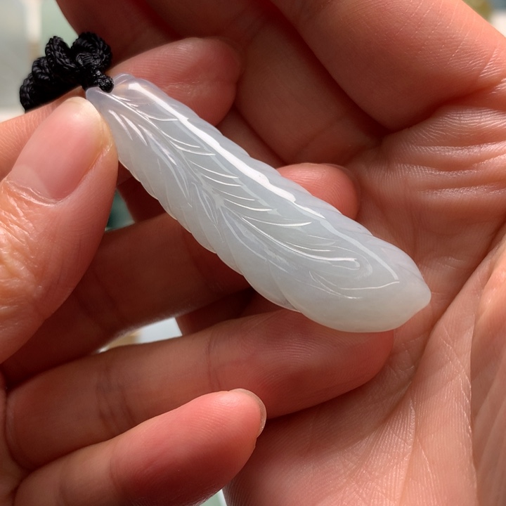 翡翠未镶嵌颈饰羽毛