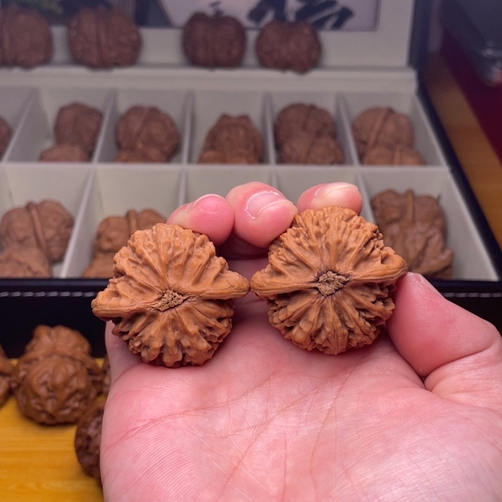 七***期文玩核桃把件老树桃心宫灯