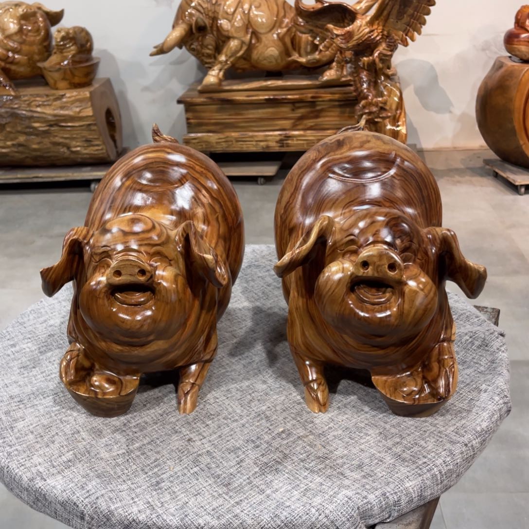 香樟木用****9香樟木手工雕刻福猪一对