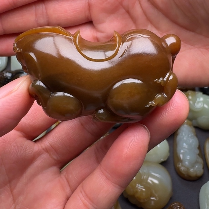 和田玉（糖玉）颈饰未镶嵌不****?