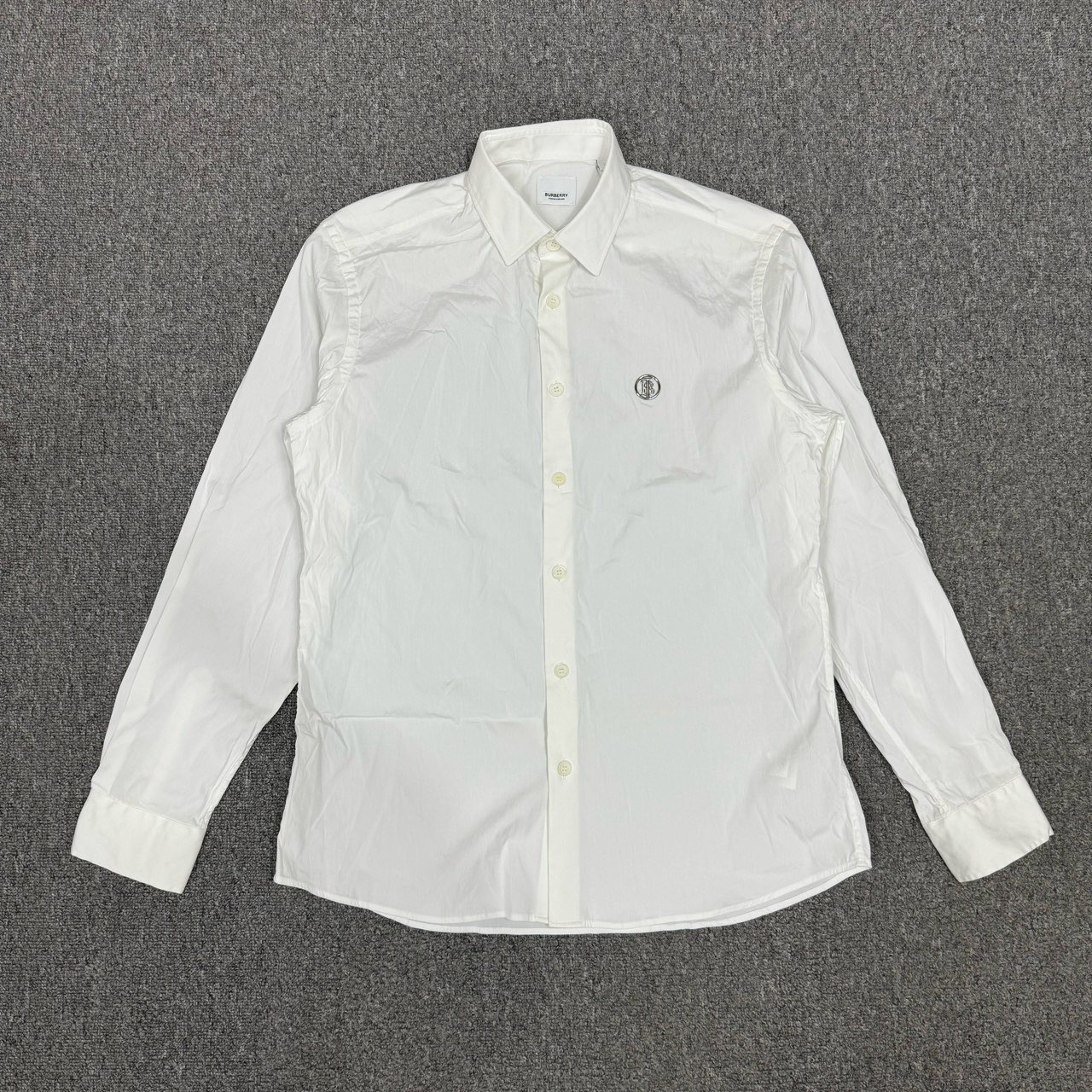 99新 BURBERRY/博柏利 白色金属TB logo长袖衬衫 L码10560915