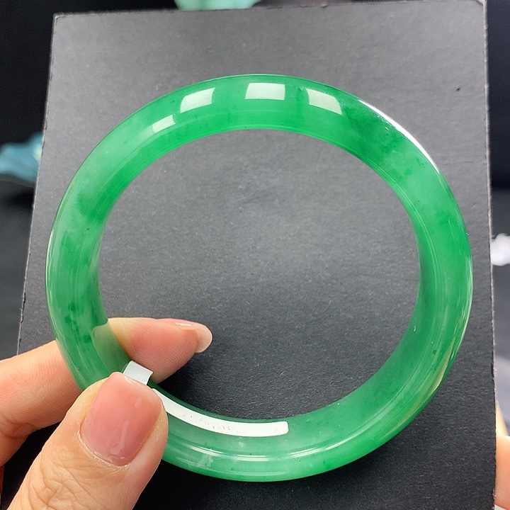 石英质玉手镯未镶嵌我***?