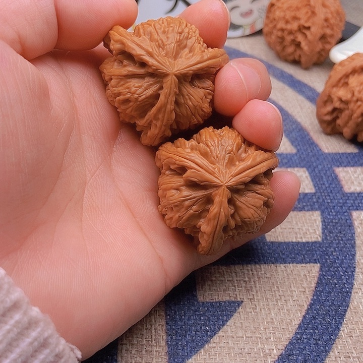 吊坠文玩核桃村***傲三棱