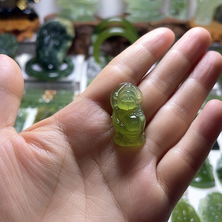 蛇纹石玉颈饰未镶嵌