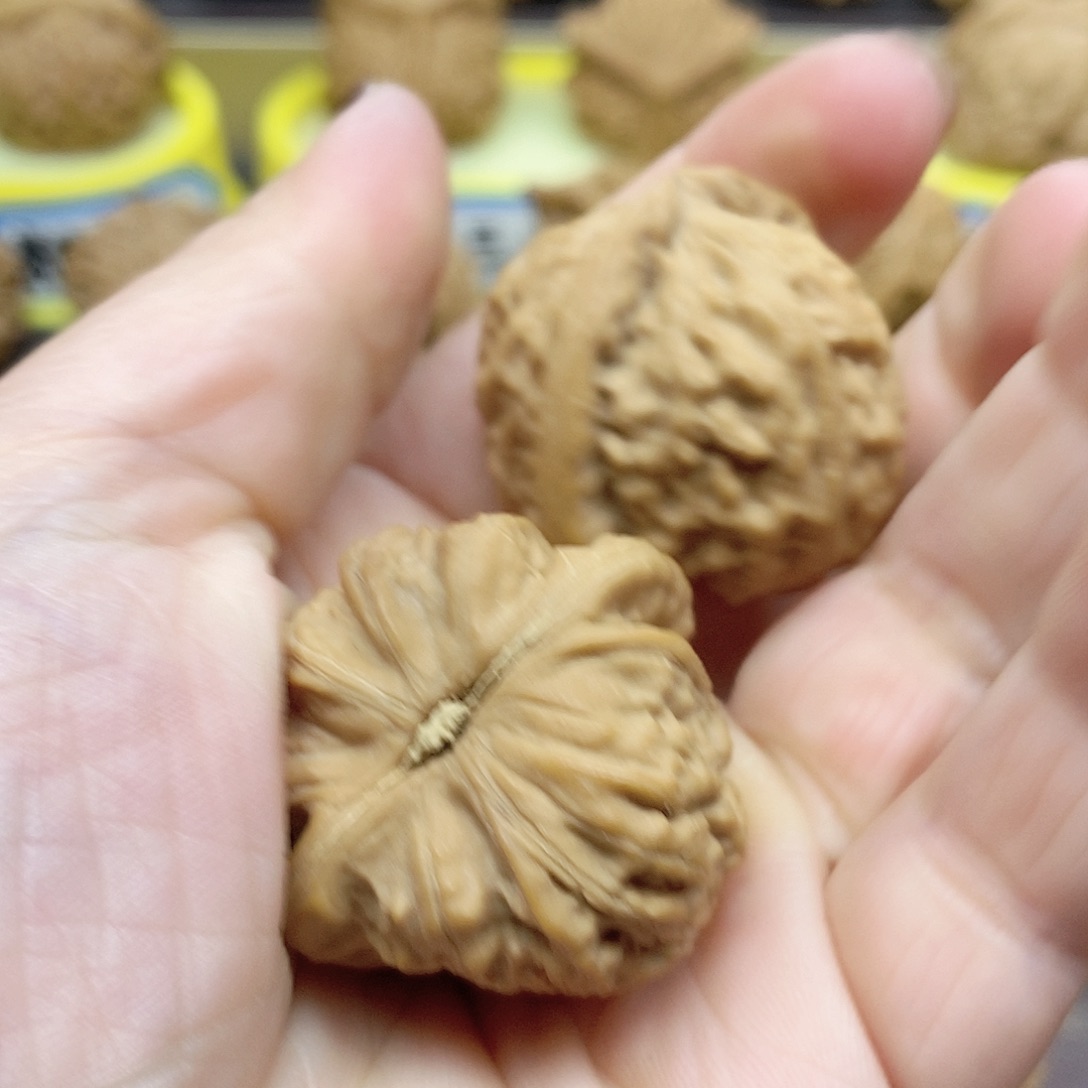 文玩核桃吊坠念**?白狮子35