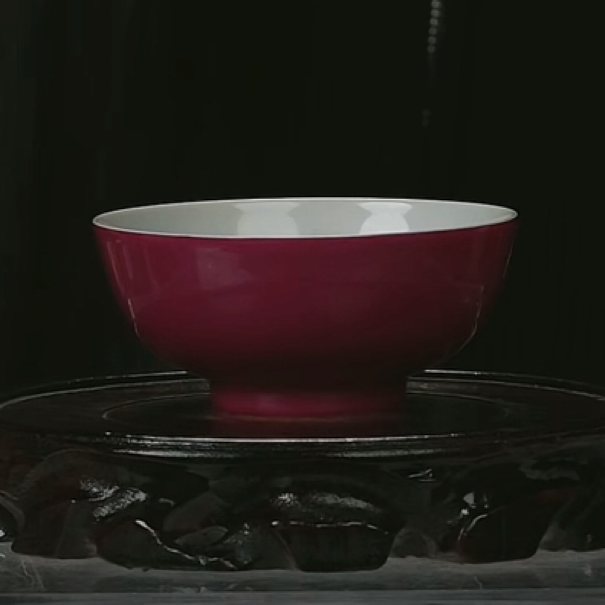 Y内粉彩寿桃纹外胭脂红釉杯