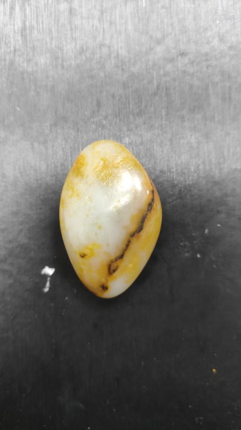 巴依哥精美和田玉36.7克