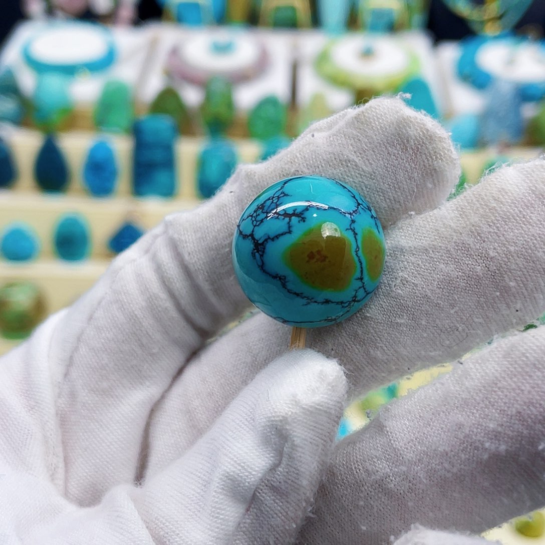 绿松石未镶嵌颈饰