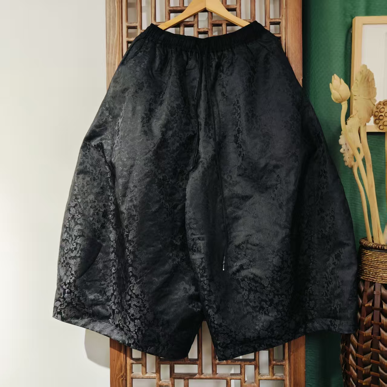  薄棉 (LK040-106)  凤徕兮定制黑色龙纹暗纹底全松紧花苞棉裤