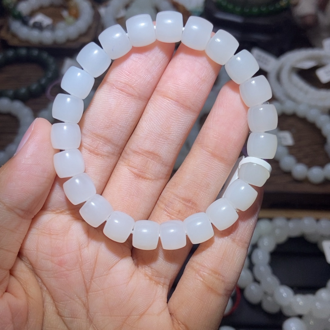 手串未镶嵌和田玉9m直切（微瑕）