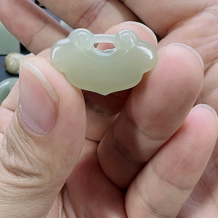 和田玉吊坠未镶嵌