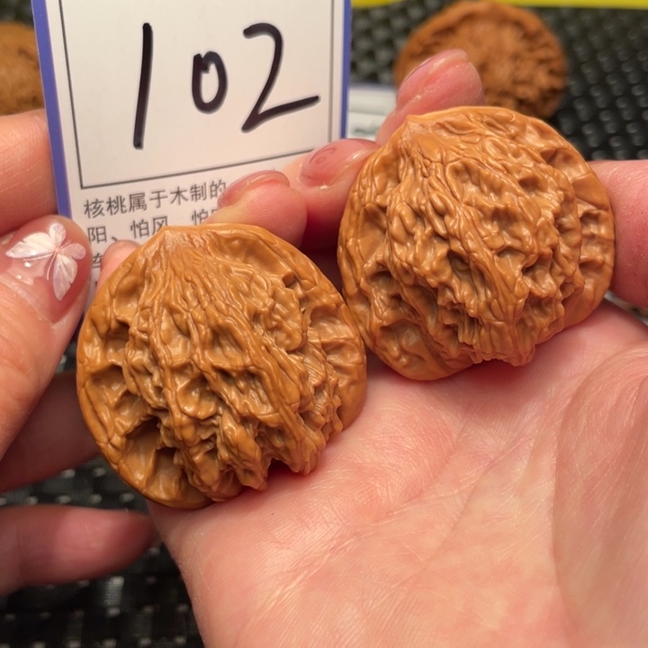 文玩核桃把件40虎头102