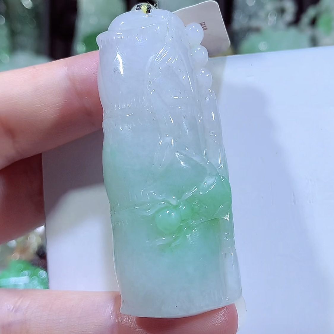 缅甸天然A货翡翠飘绿竹节吊坠